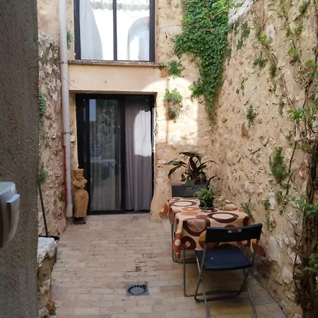 בית נופש Lily's House *